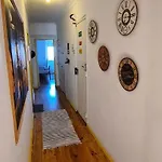 Auristelas بيت شباب